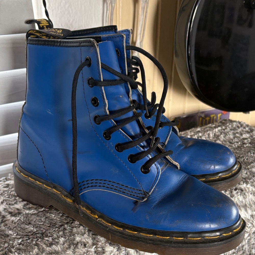 Dr. Marten 90’s release 8 hole blue boots Womens 8.5 USA sizing